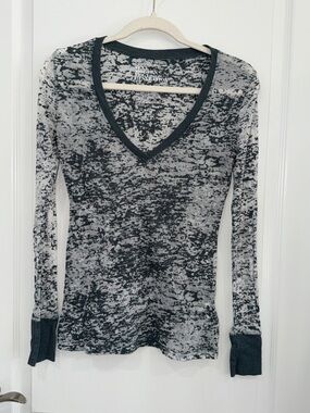 Urban Behavior Long Sleeve V-Neck Women's Top in gray y2k size medium